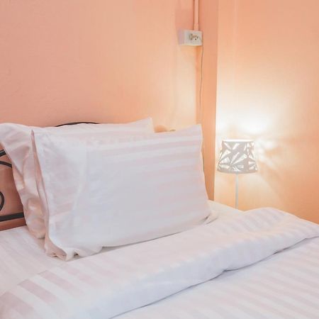 Gaiwandhanat Homestay Bangkok Exterior photo