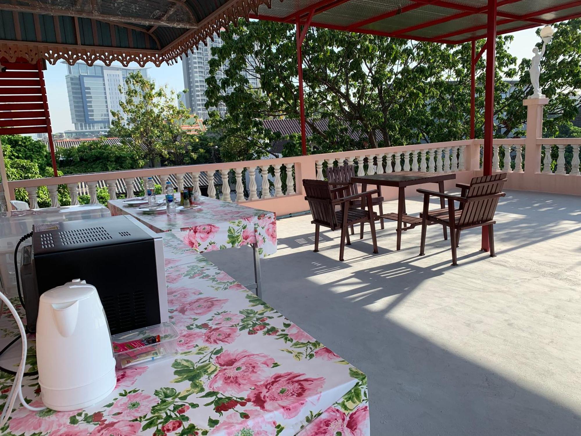 Gaiwandhanat Homestay Bangkok Exterior photo
