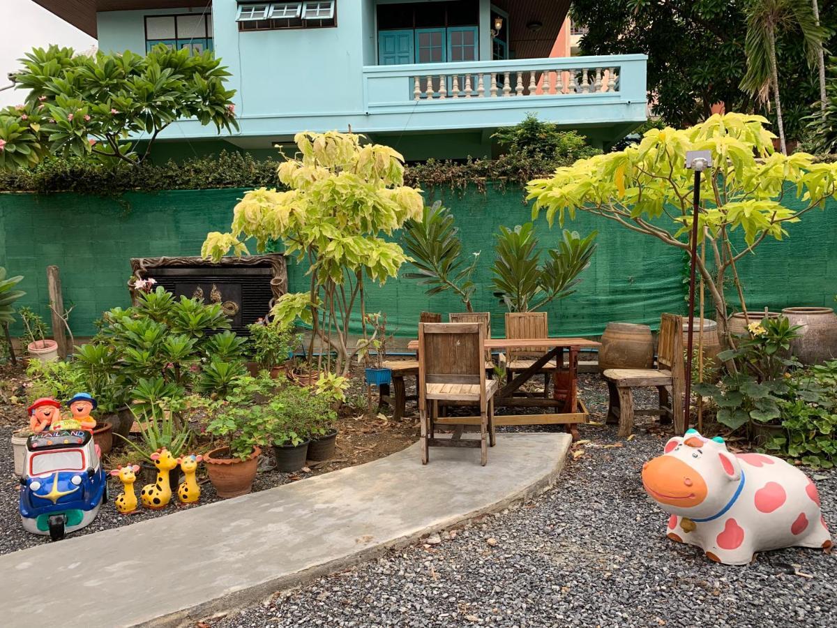 Gaiwandhanat Homestay Bangkok Exterior photo