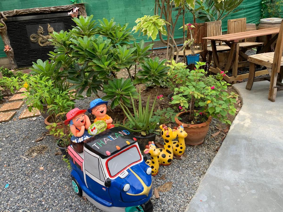 Gaiwandhanat Homestay Bangkok Exterior photo