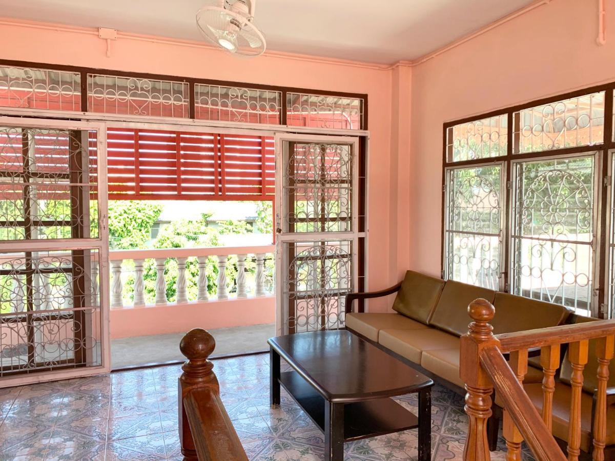Gaiwandhanat Homestay Bangkok Exterior photo