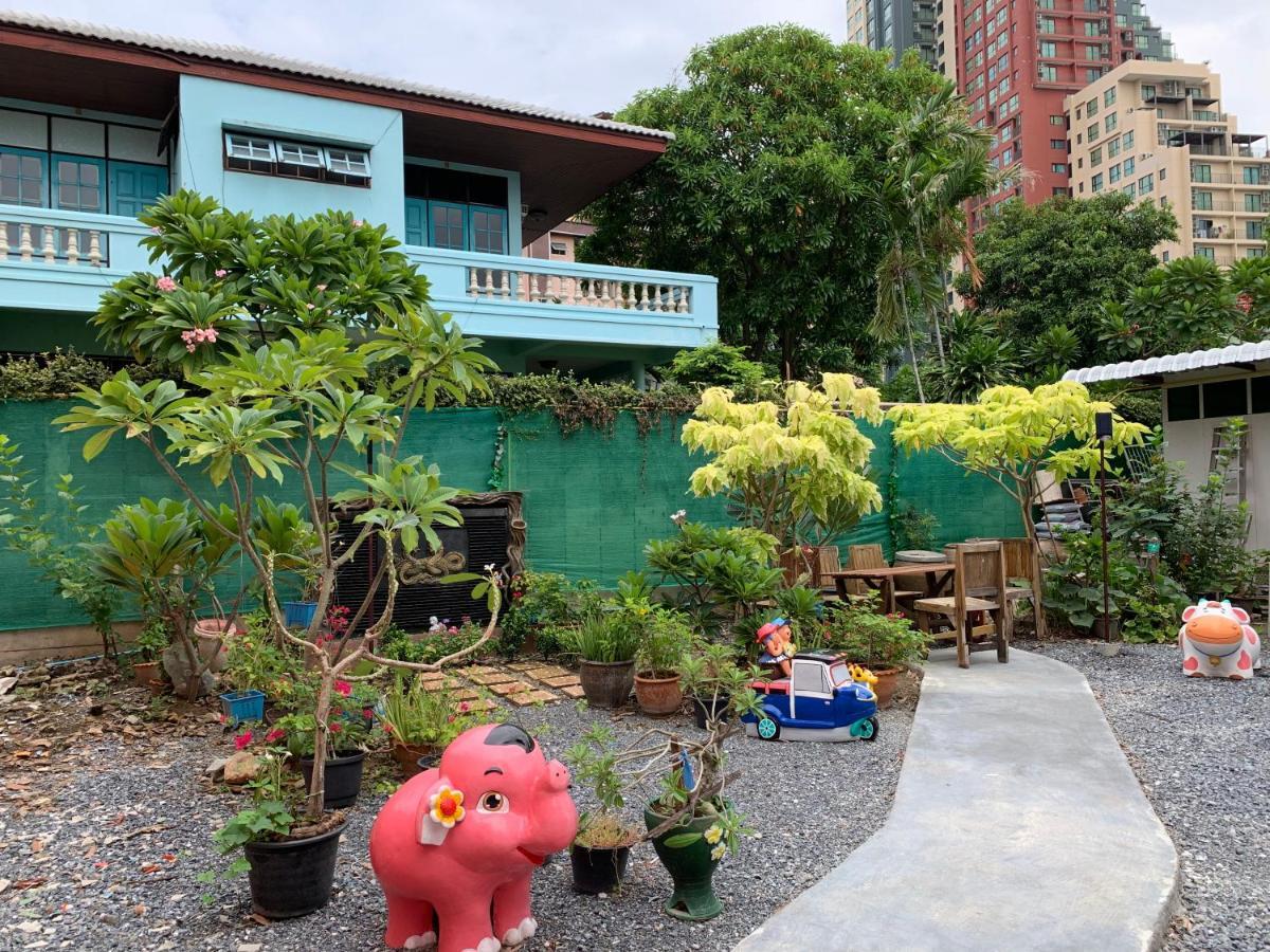 Gaiwandhanat Homestay Bangkok Exterior photo