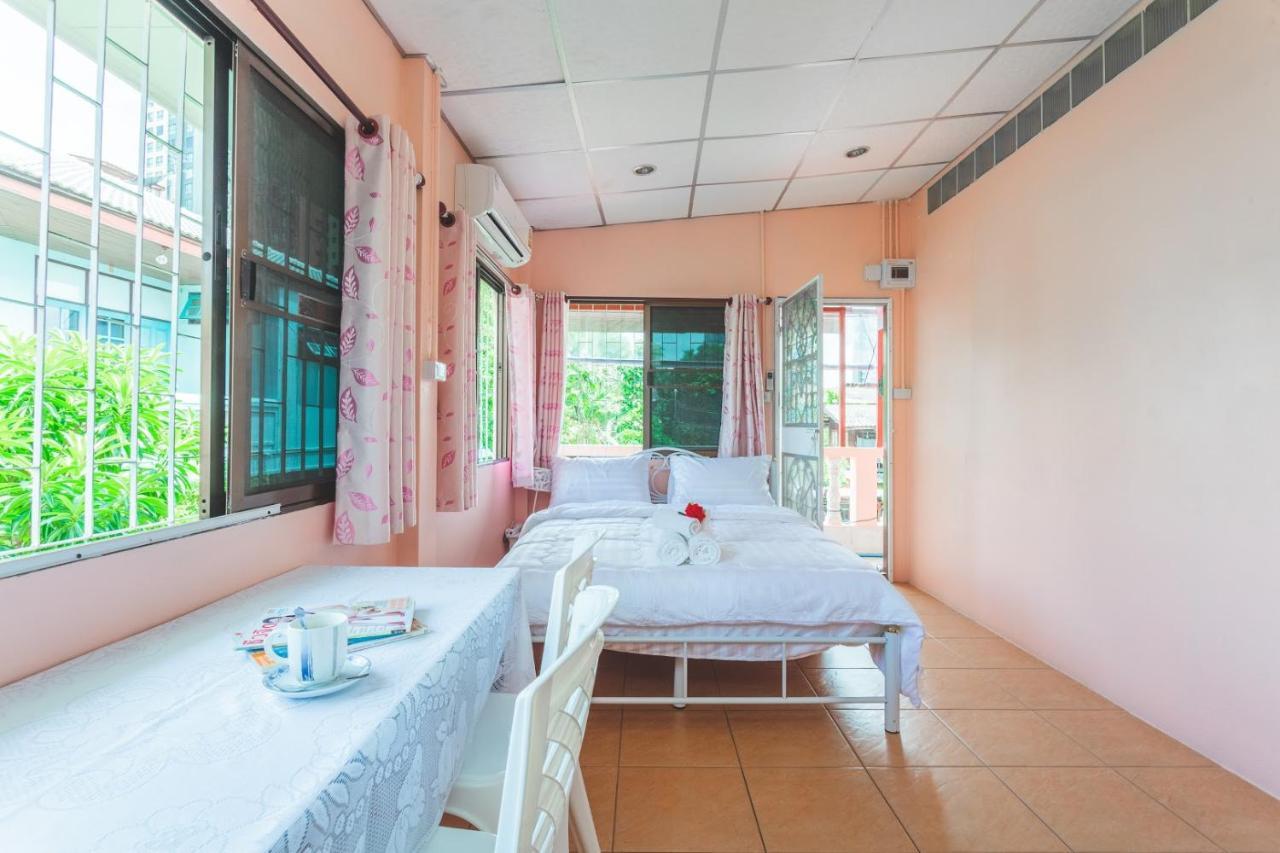 Gaiwandhanat Homestay Bangkok Exterior photo