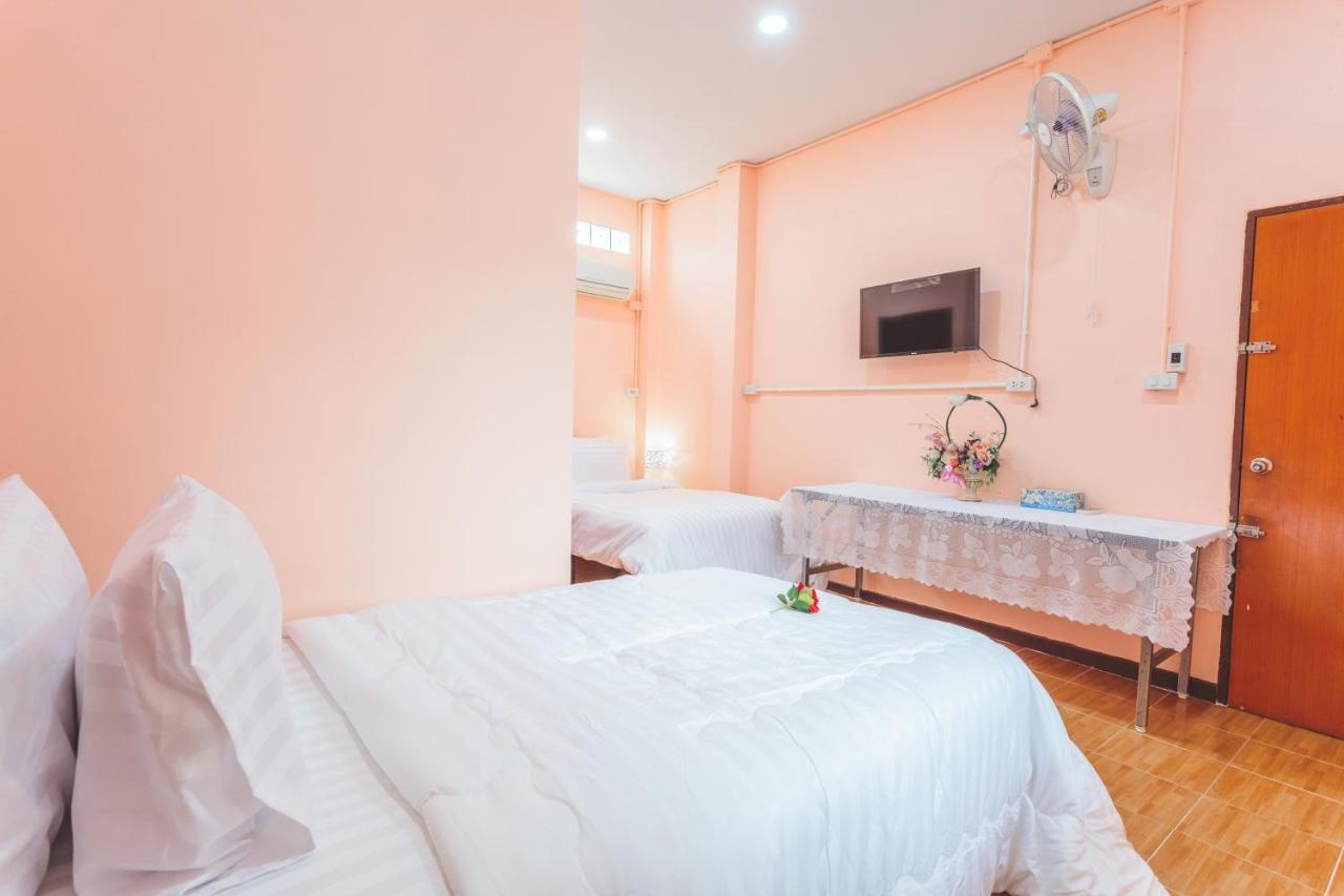 Gaiwandhanat Homestay Bangkok Exterior photo