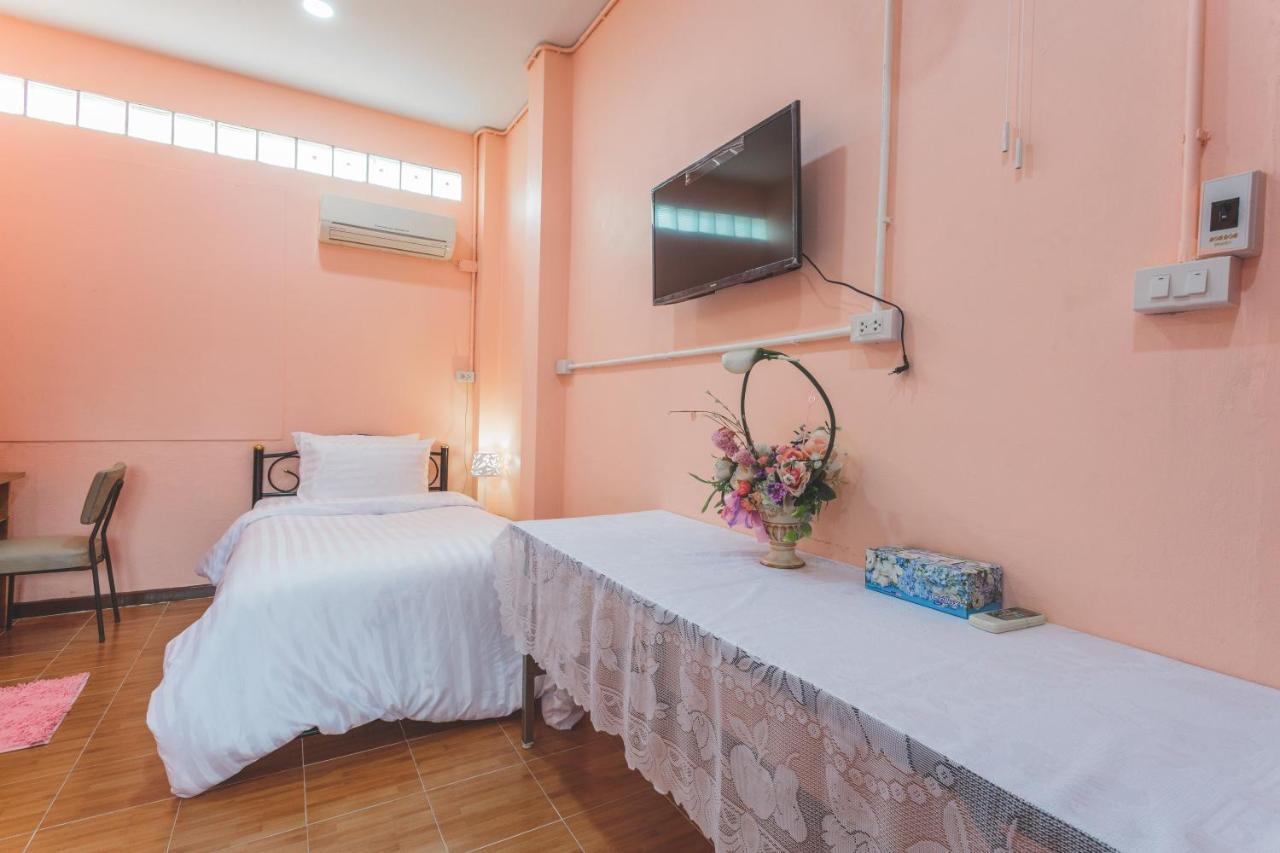 Gaiwandhanat Homestay Bangkok Exterior photo