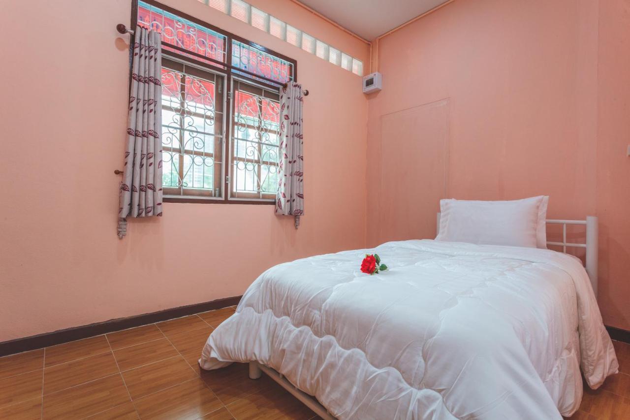 Gaiwandhanat Homestay Bangkok Exterior photo