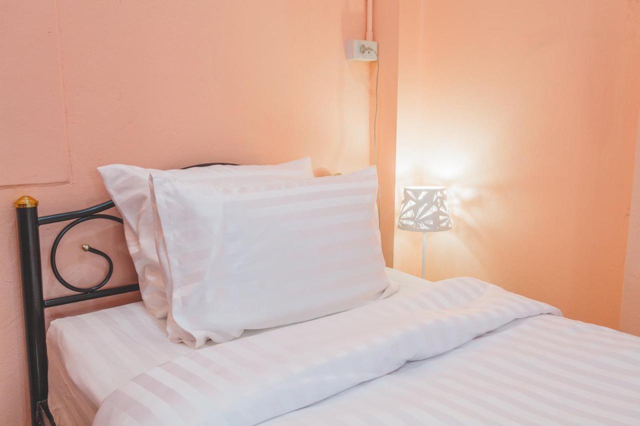 Gaiwandhanat Homestay Bangkok Exterior photo
