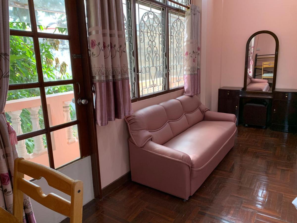 Gaiwandhanat Homestay Bangkok Exterior photo