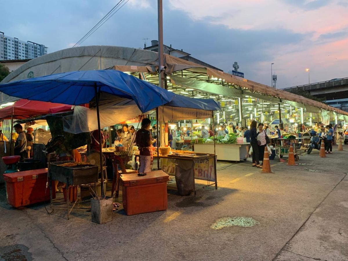 Gaiwandhanat Homestay Bangkok Exterior photo