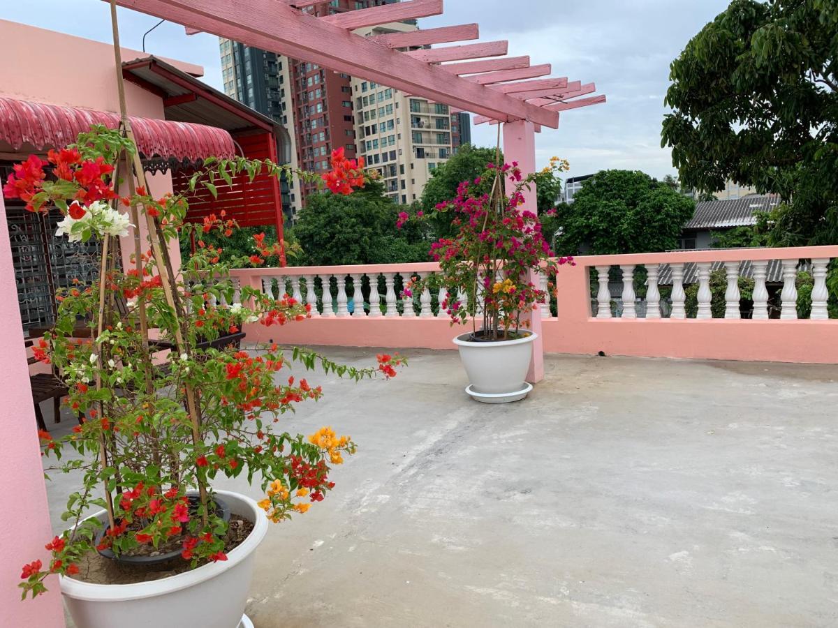 Gaiwandhanat Homestay Bangkok Exterior photo