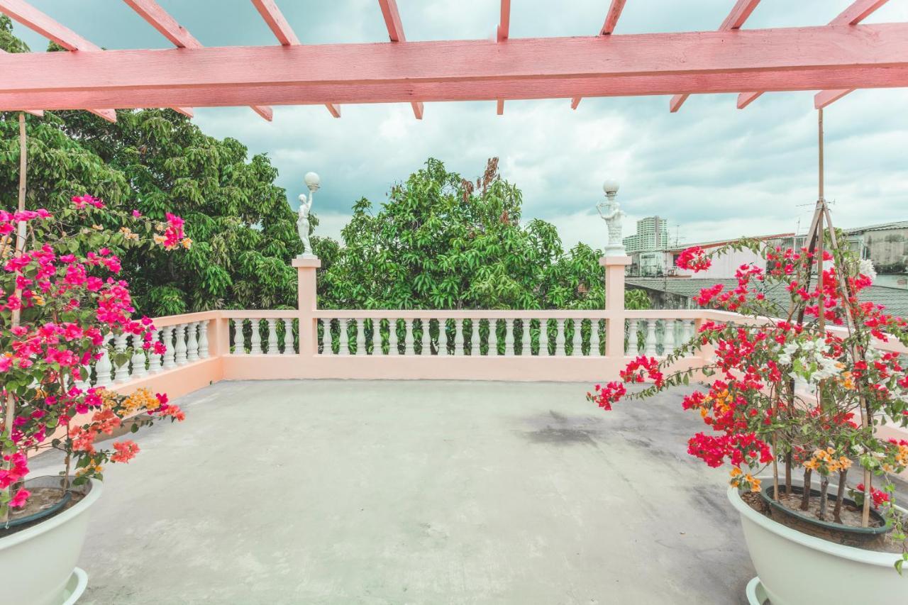 Gaiwandhanat Homestay Bangkok Exterior photo