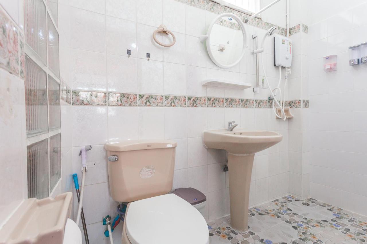 Gaiwandhanat Homestay Bangkok Exterior photo