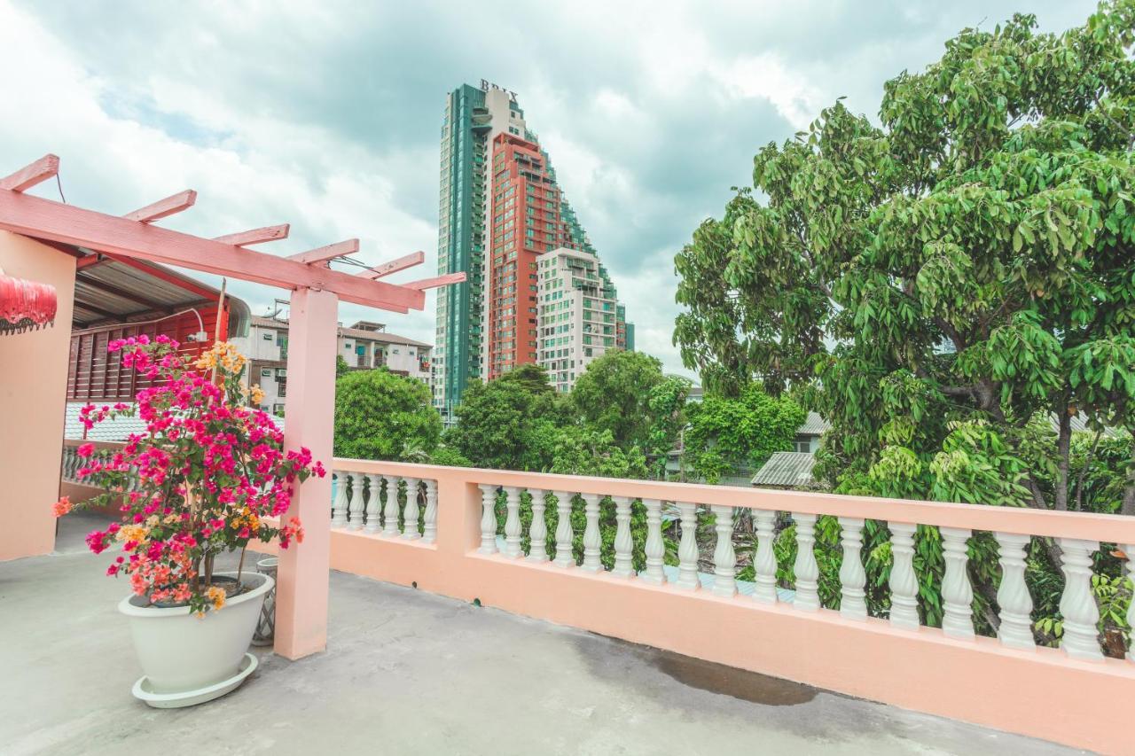 Gaiwandhanat Homestay Bangkok Exterior photo